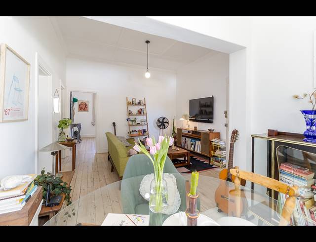 2 BEDROOM APARTMENT FOR SALE IN ORANJEZICHT